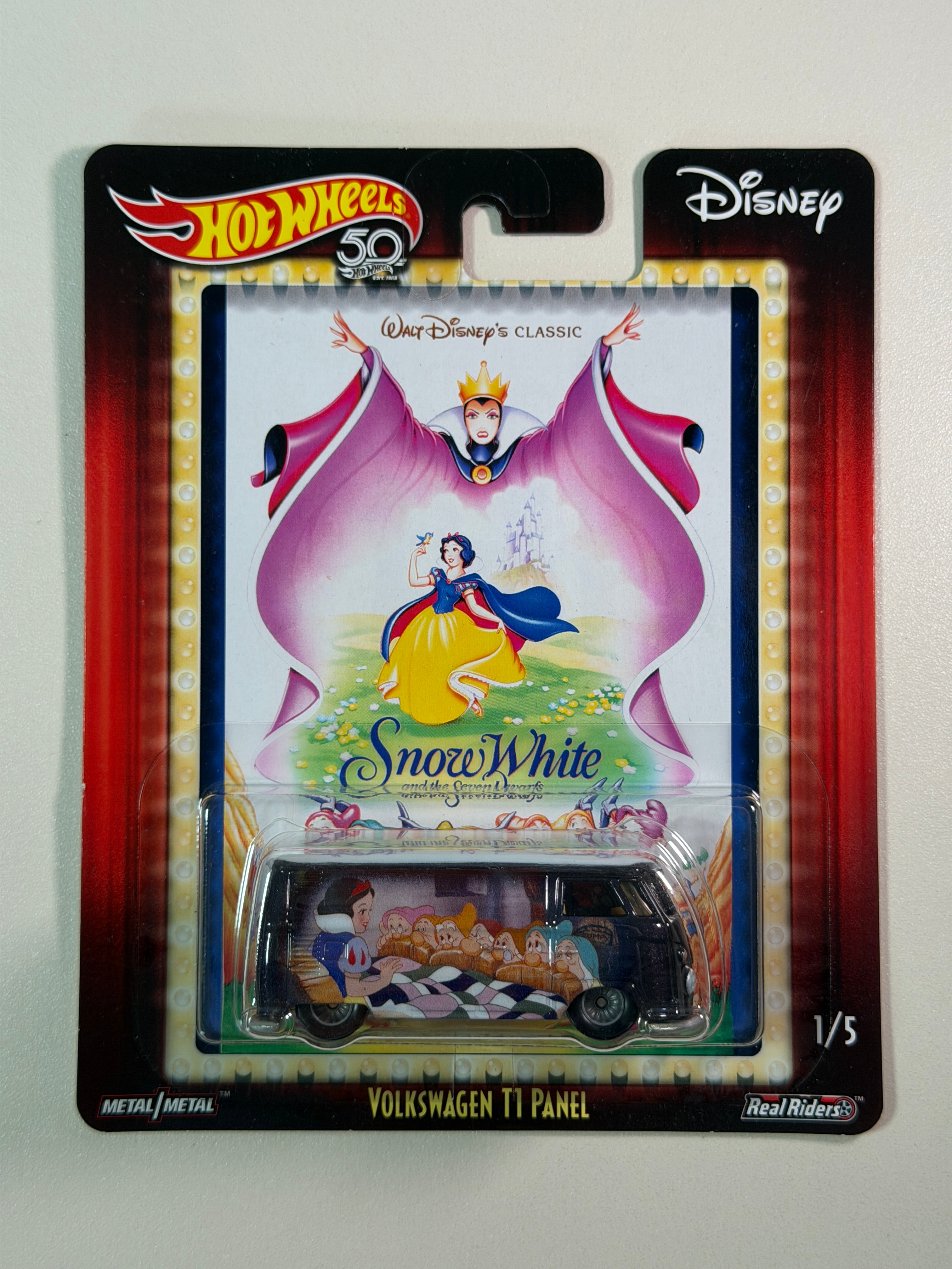 Hot Wheels PREMIUM Pop Culture Volkswagen T1 Panel Bus Snow White