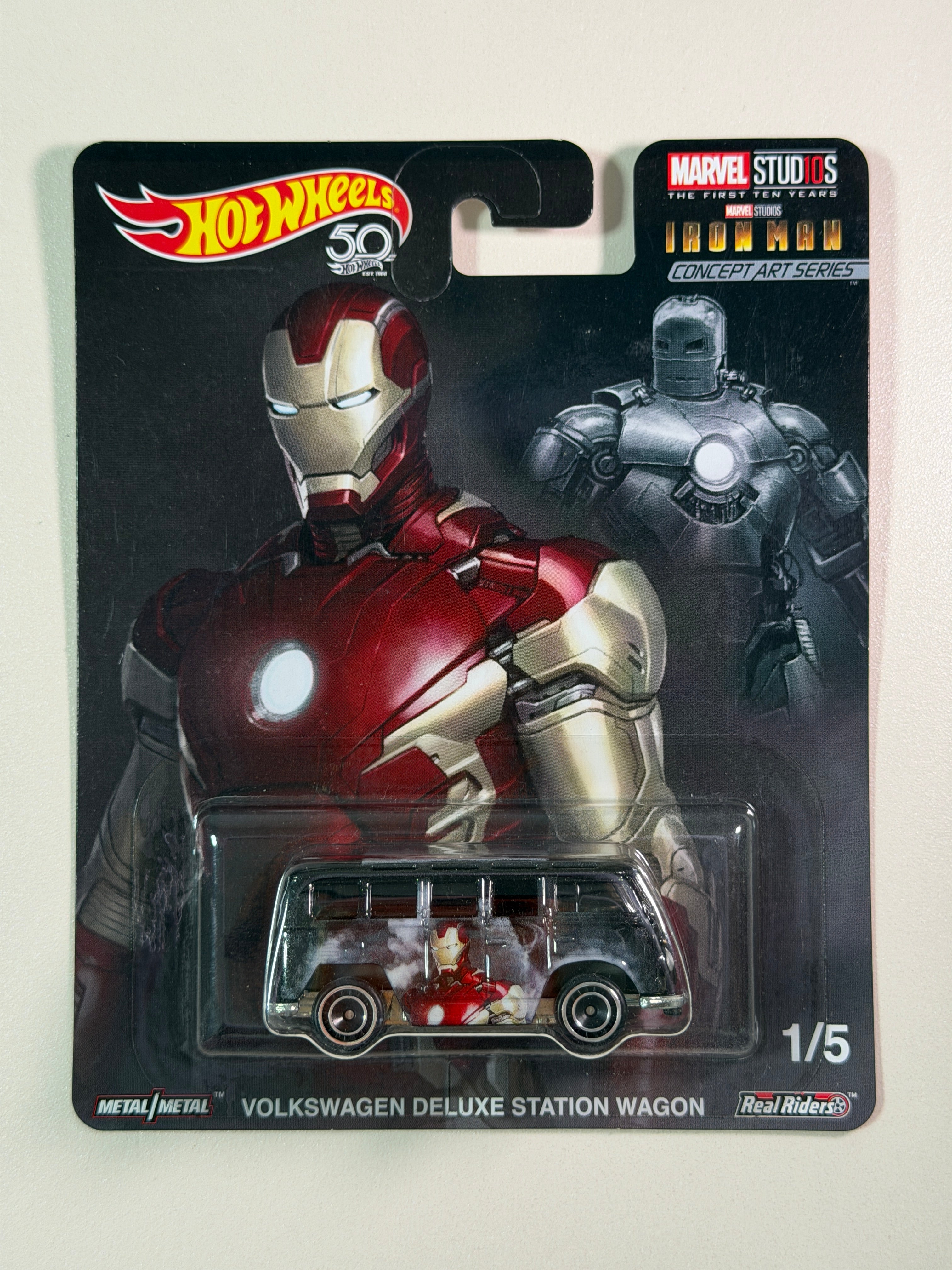 Hot Wheels PREMIUM Pop Culture Volkswagen Deluxe Station Wagon Iron Man
