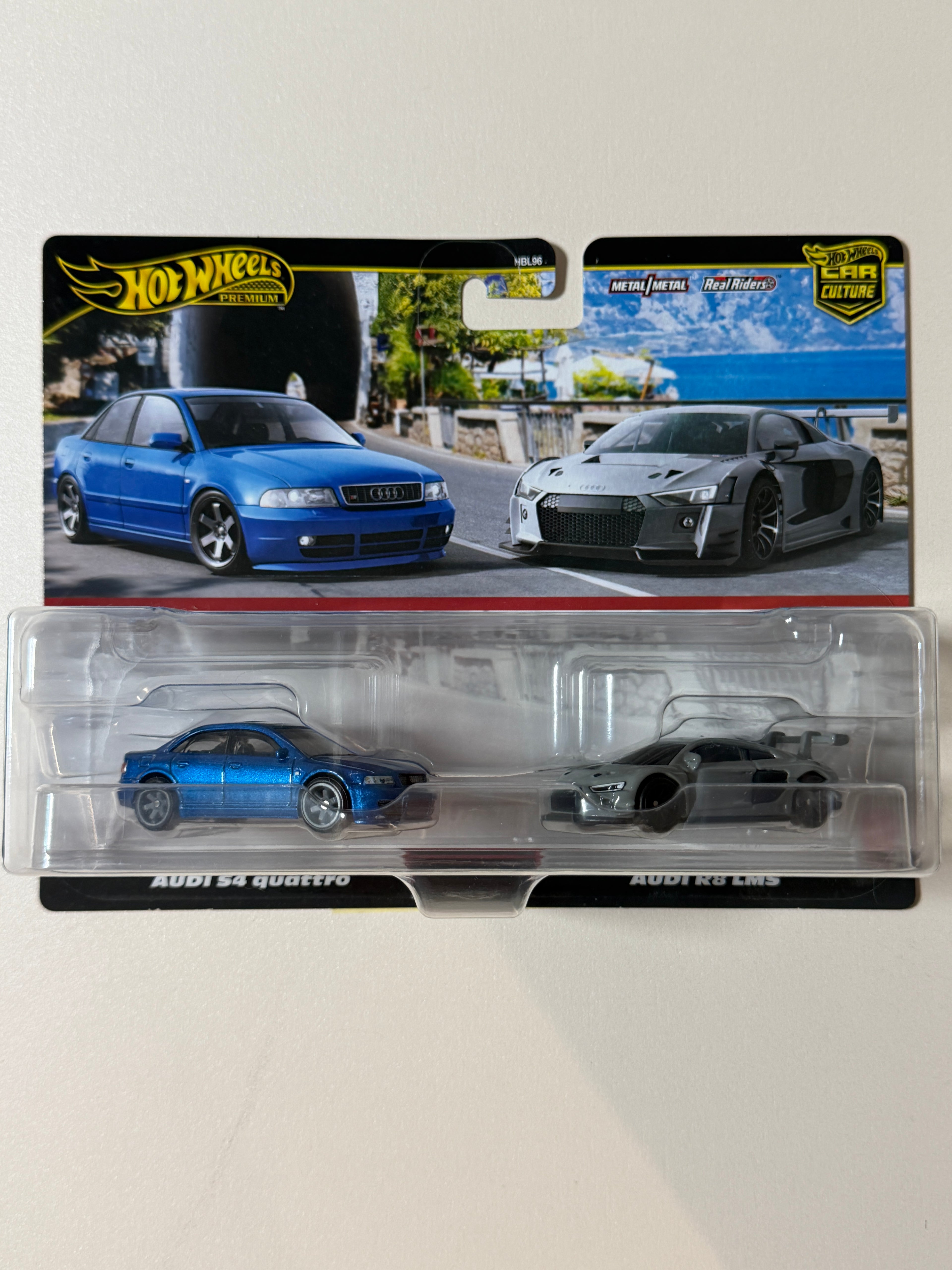 Hot Wheels PREMIUM 2-pack  Audi S4 quatro Audi R8 LMS