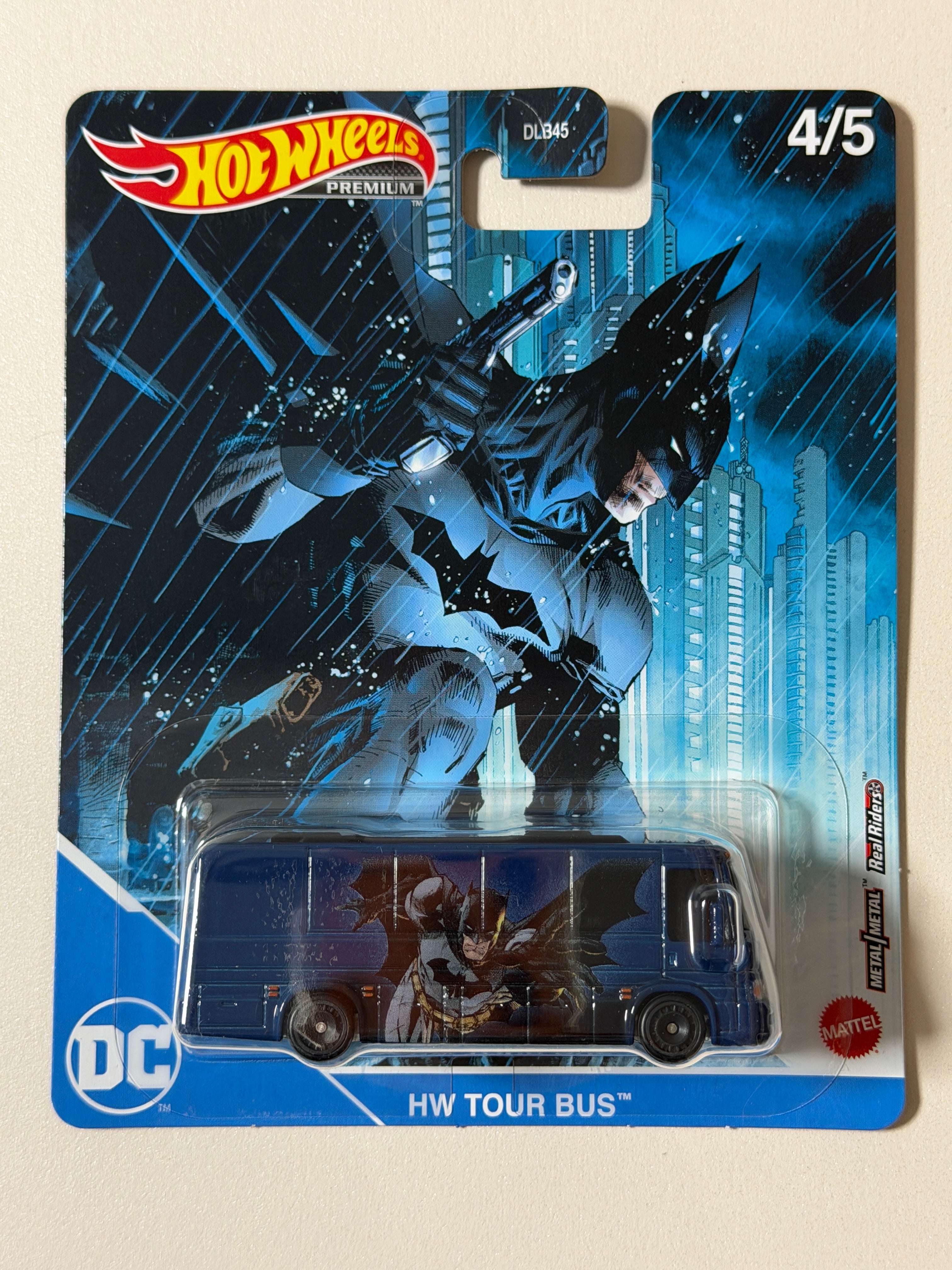 Hot Wheels PREMIUM Pop Culture HW Tour Bus Batman