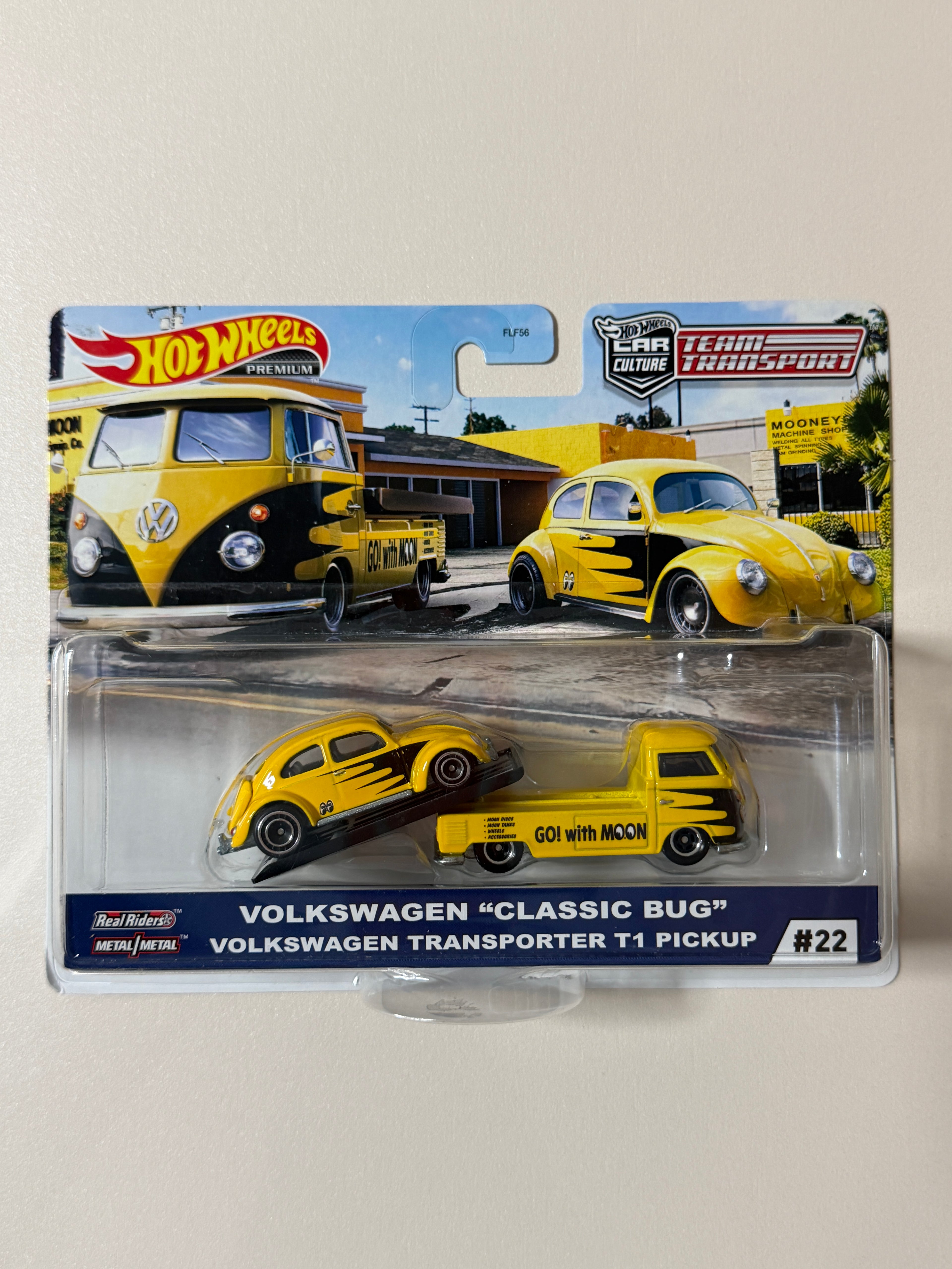 Hot Wheels PREMIUM Team Transport Volkswagen "Classic Bug" + Volkswagen Transporter T1 Pickup